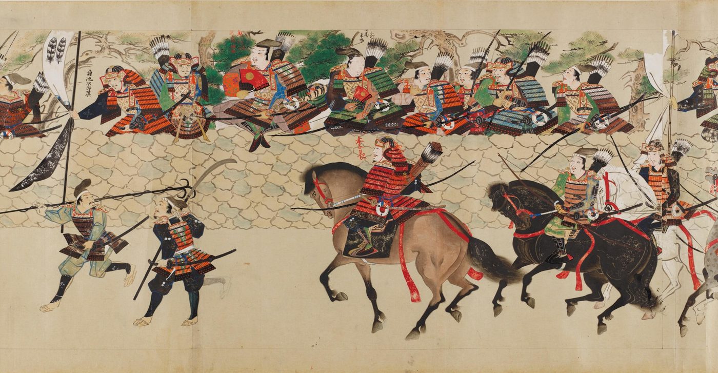 石を積み上げた低い壁の上に武士たちがならび、その前を馬に乗った武士が進んでいく絵巻の一場面