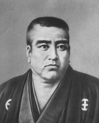 着物を着た、目の大きな男性の肖像画