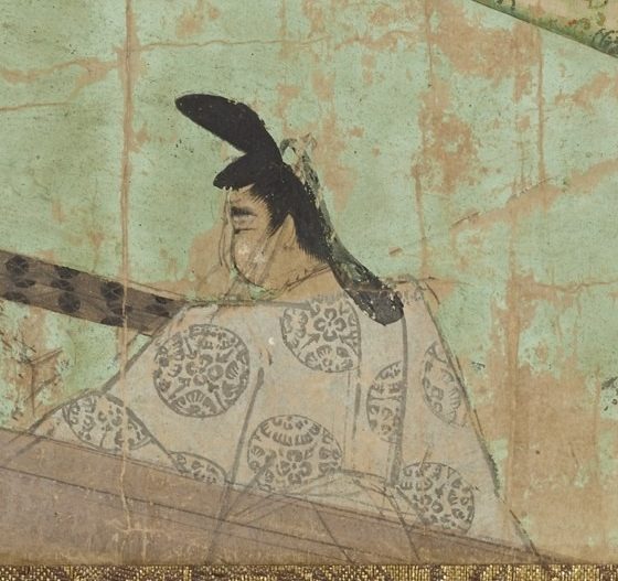 黒いぼうしをかぶり、まるいもようのある白っぽい着物を着て、ひざまずく男性の横顔