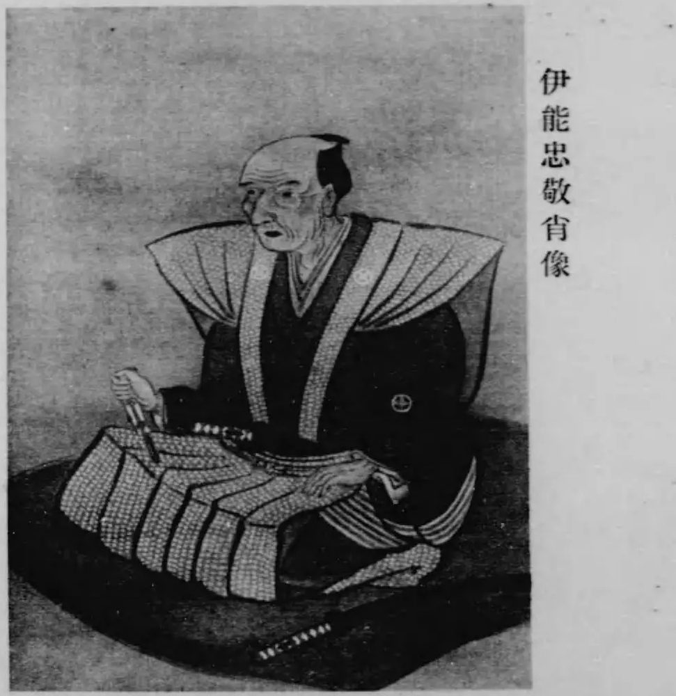 着物を着て座り、ひざの前に紙を広げている年をとった男性の絵