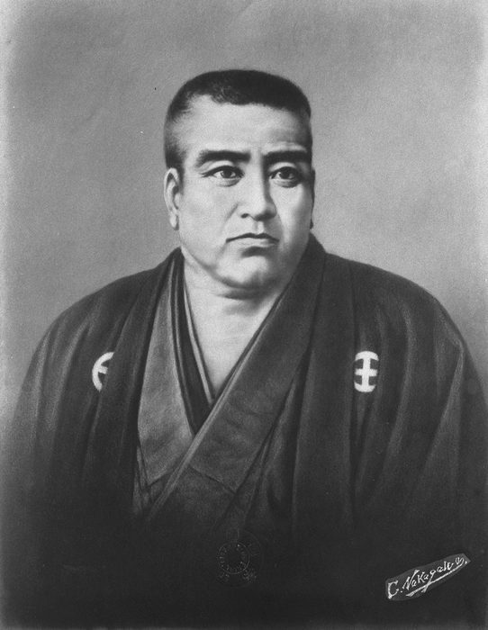 着物を着た、目の大きながっしりした男性の肖像