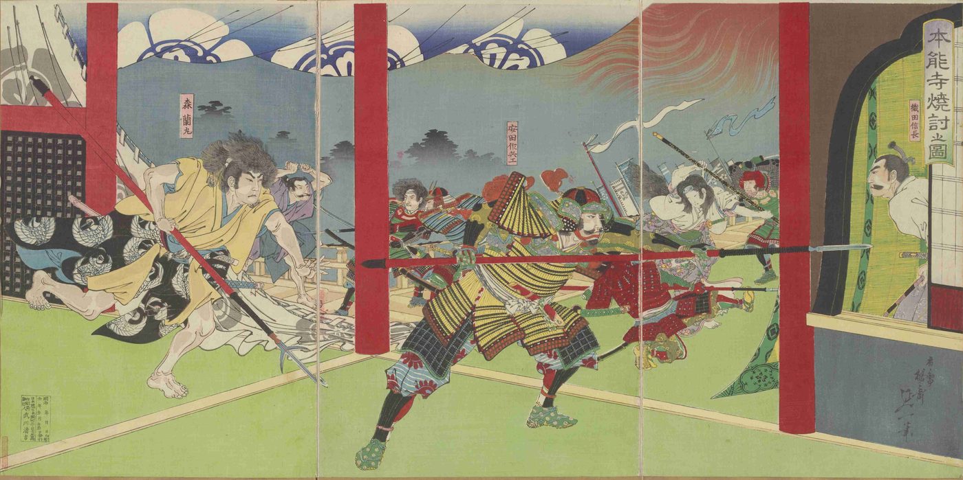 柱のならぶ建物の中で、やりをもった武士たちが走りこんでくる。右の窓から、信長がのぞいている錦絵